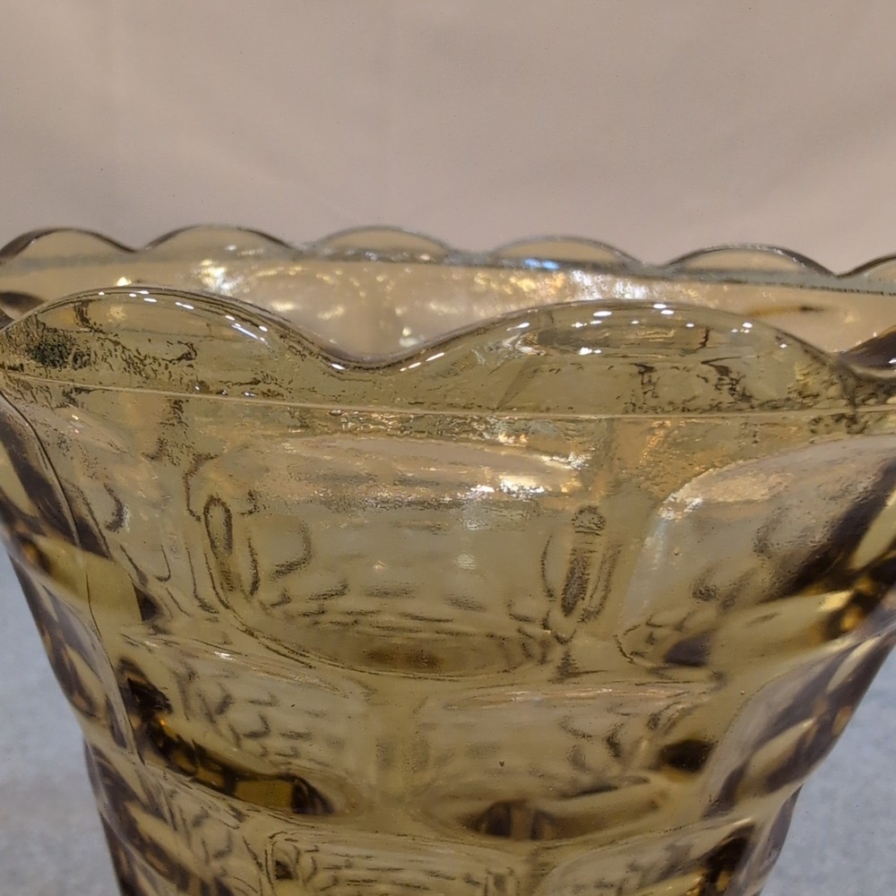 Vintage Federal Glass‎ Amber Pressed Glass Vase Scalloped Rim Yorktown Pattern - Picture 2 of 7